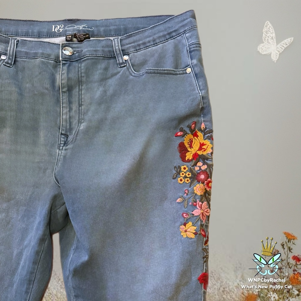 DG2 by Diane Gilman Floral Embroidered Jeans, Size 18W - Picture 3 of 10